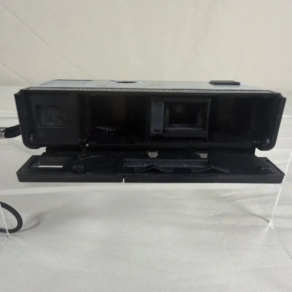 Vintage Kodak Pocket Instamatic 10 Camera 110 Film Magicube Untested